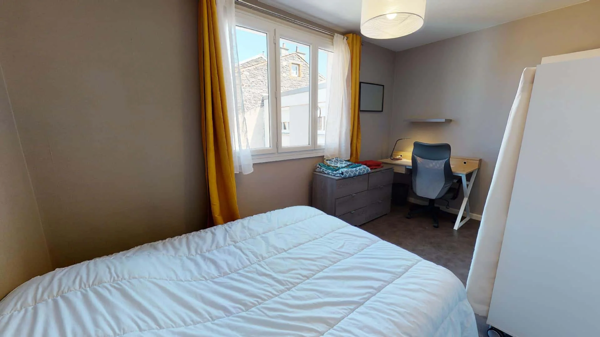 Quarto de estudante económico com localização conveniente em 