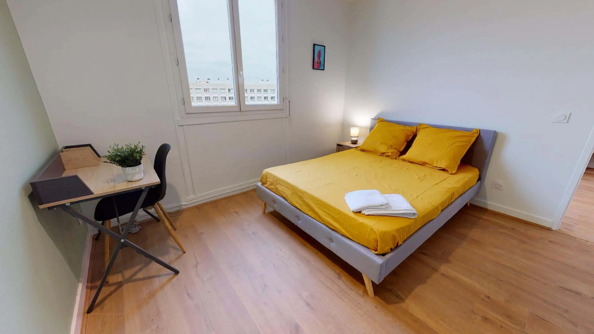 Economical student room with convenient location in