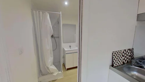 Dairenin tamamı konumu 74 Rue Labedoyere, 76600 Le Havre, France, 10 10 görüntüsü