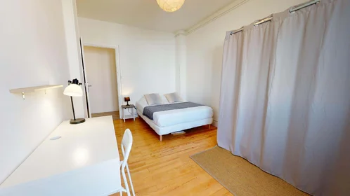 Özel oda konumu 89 Rue Mallifaud, 38100 Grenoble, France, 1 10 görüntüsü