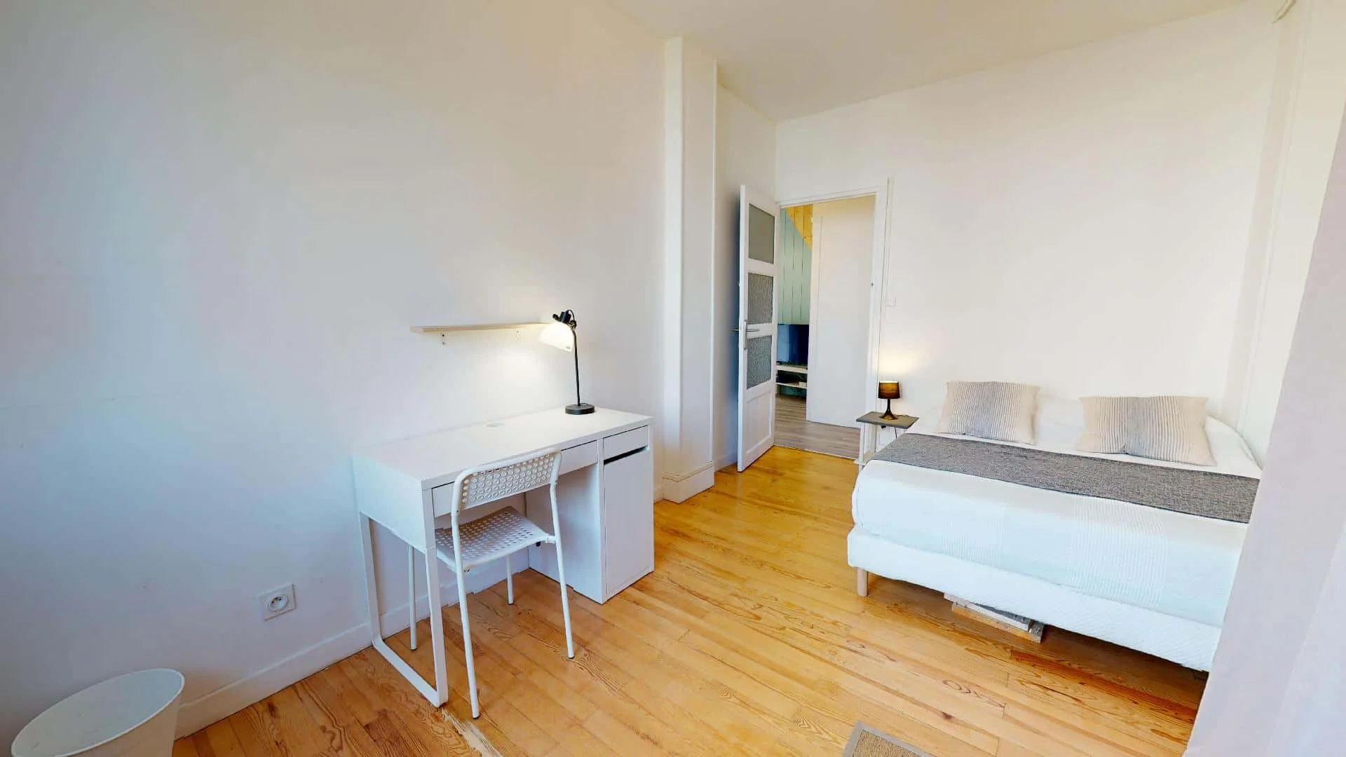 'de öğrenci dairesinde, tamamen mobilyalı kiralık oda