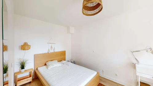 Privatzimmer in der 2 Pl. Louis Aragon, 93160 Noisy-le-Grand, France, bild 1 von 10