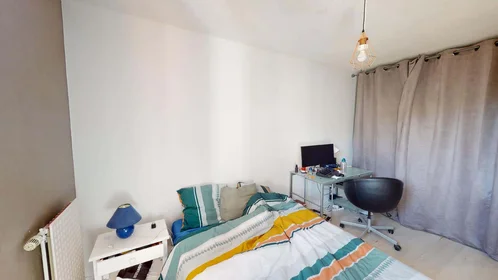 Privatzimmer in der 6 All. de la Colline, 38100 Grenoble, France, bild 2 von 18