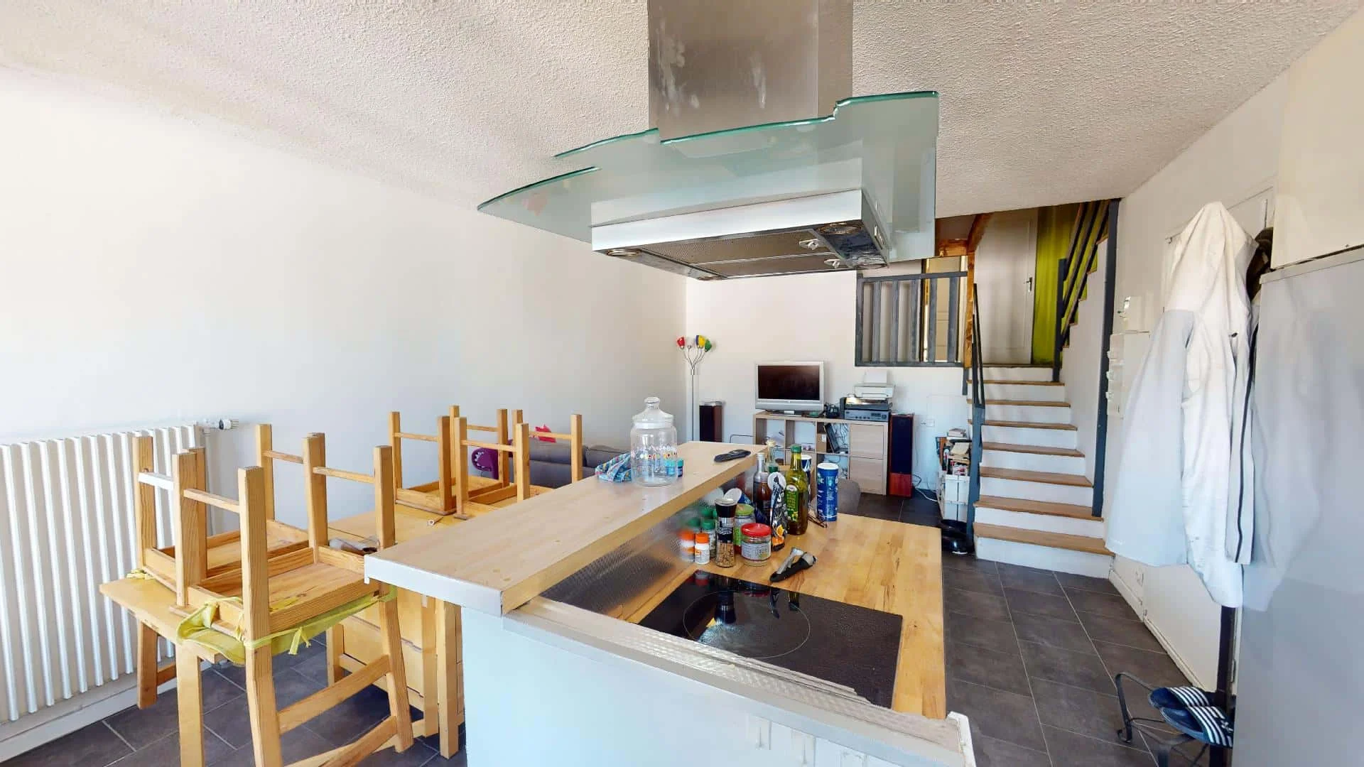Bezahlbares Zimmer für Studenten mit ausreichender Beleuchtung in