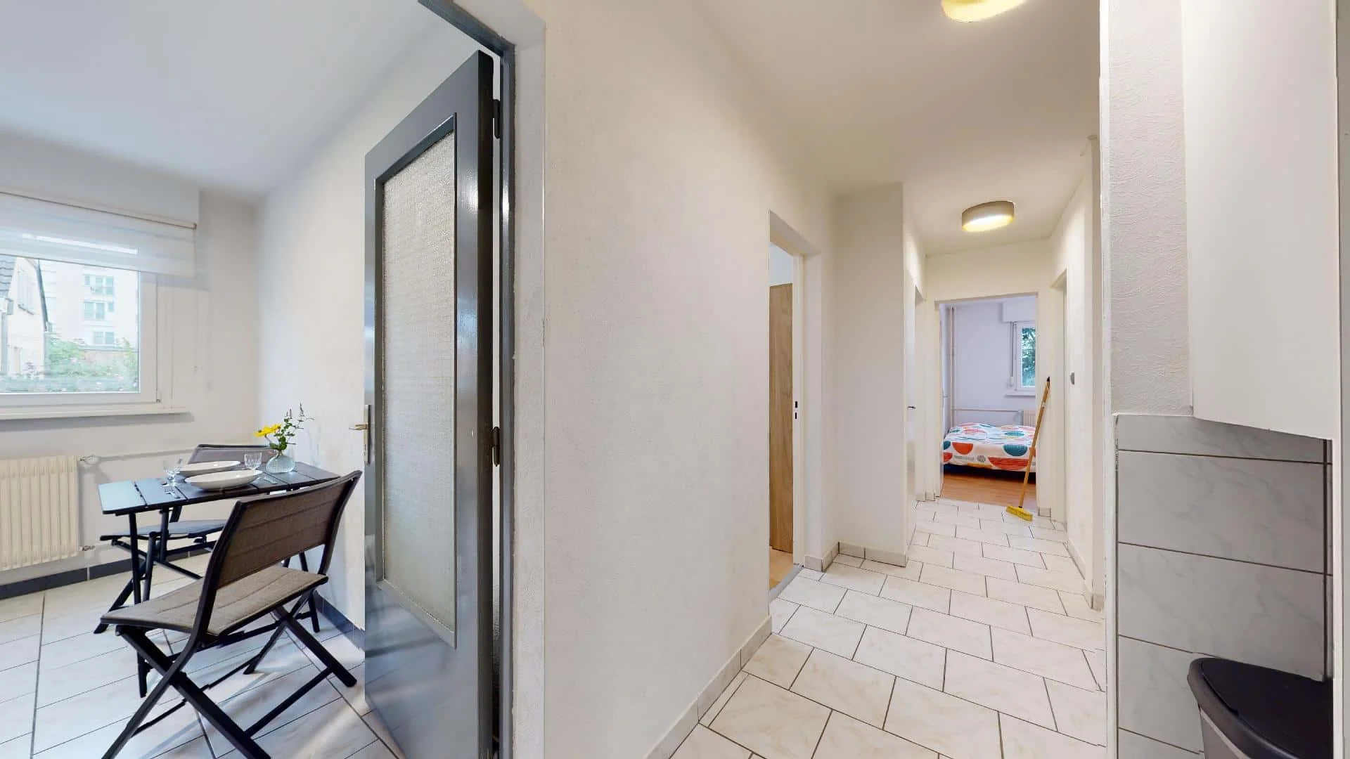 'de öğrenci dairesinde, tamamen mobilyalı kiralık oda