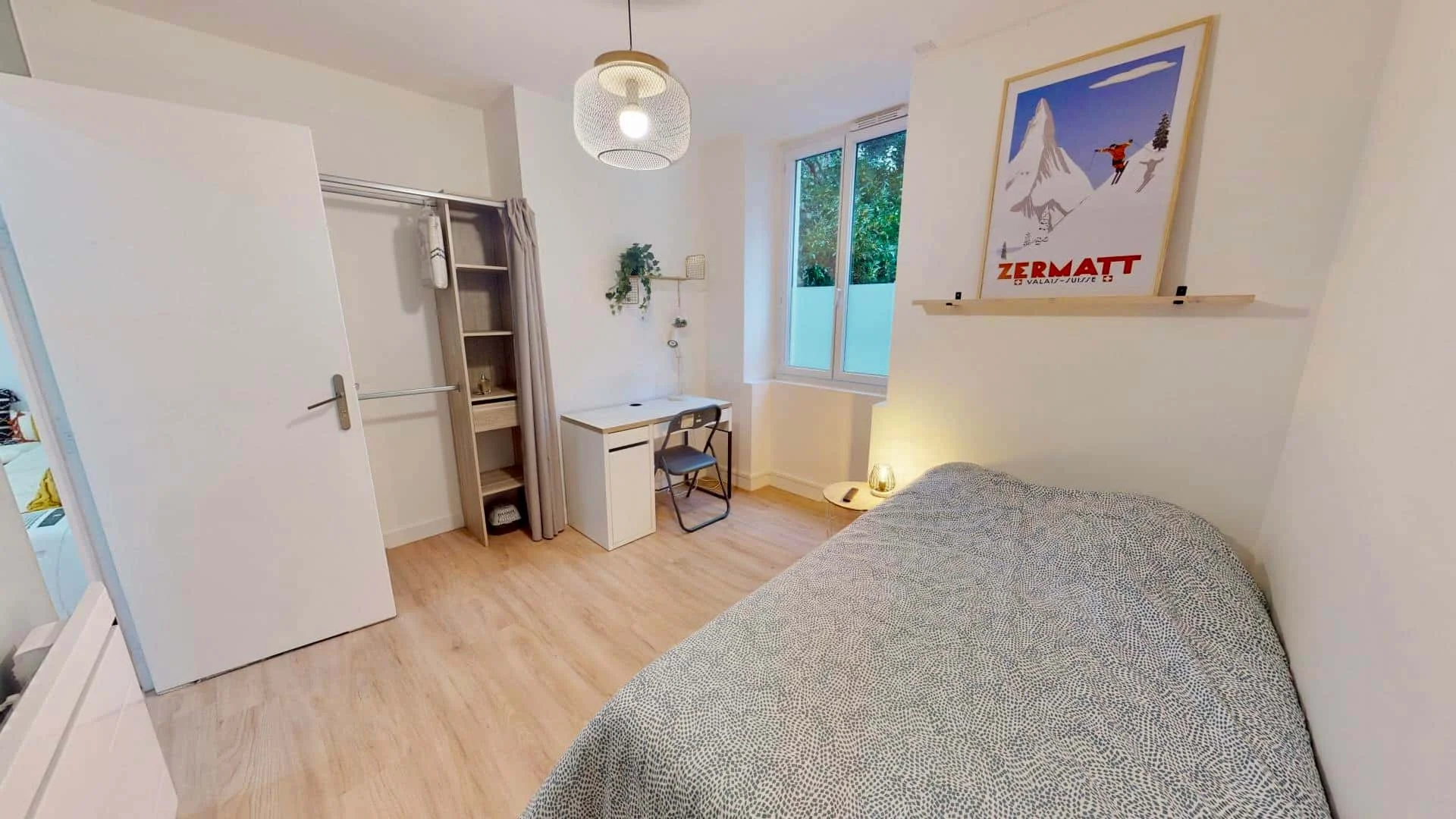 Quarto para alugar em apartamento de estudantes em , totalmente mobilado