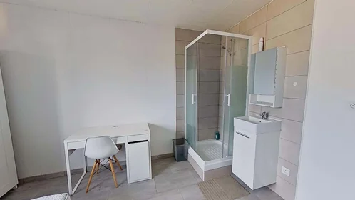 Özel oda konumu 55 Rue Berthelot, 76600 Le Havre, France, 2 15 görüntüsü