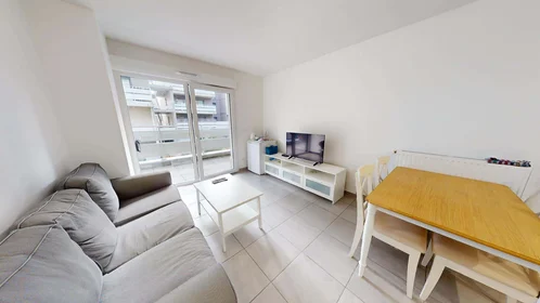 Private room at 42 Av. du Chut, 33700 Mérignac, France, image 1 of 9