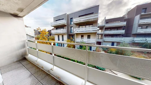 Private room at 42 Av. du Chut, 33700 Mérignac, France, image 2 of 9