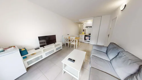 Private room at 42 Av. du Chut, 33700 Mérignac, France, image 6 of 9
