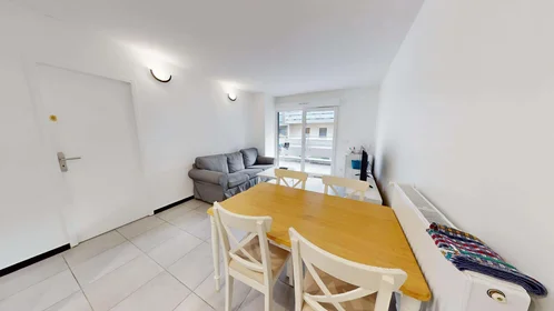 Private room at 42 Av. du Chut, 33700 Mérignac, France, image 8 of 9