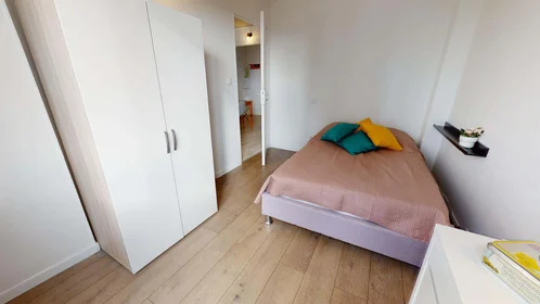 Stanza privata in 140 Cr Émile-Zola, 69100 Villeurbanne, France, immagine 2 di 16