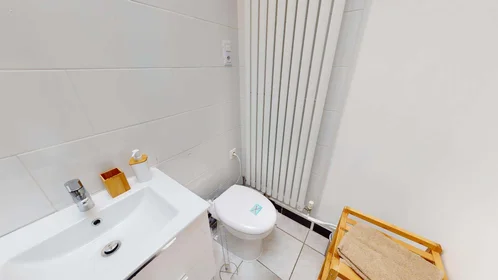 Stanza privata in 7 Rue d'Austerlitz, 59100 Roubaix, France, immagine 11 di 18