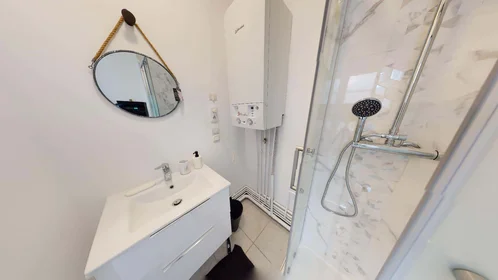 Stanza privata in 7 Rue d'Austerlitz, 59100 Roubaix, France, immagine 13 di 18