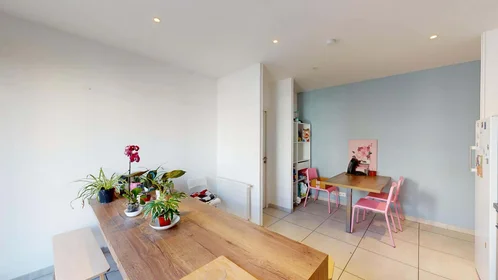 Habitación privada en 33 Rue Auguste Kervern, 29200 Brest, France, imagen 13 de 23