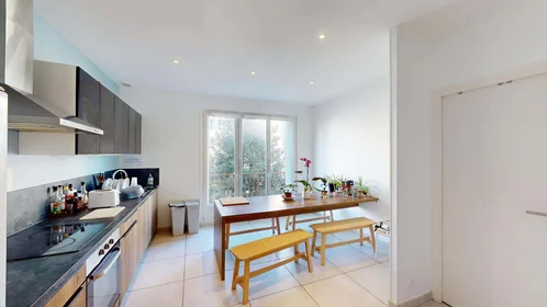 Habitación privada en 33 Rue Auguste Kervern, 29200 Brest, France, imagen 14 de 23