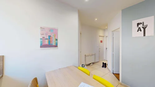 Habitación privada en 33 Rue Auguste Kervern, 29200 Brest, France, imagen 9 de 23