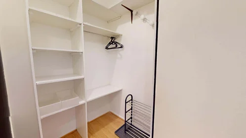 Habitación privada en 8 Av. Salvador Allende, 69100 Villeurbanne, France, imagen 11 de 20