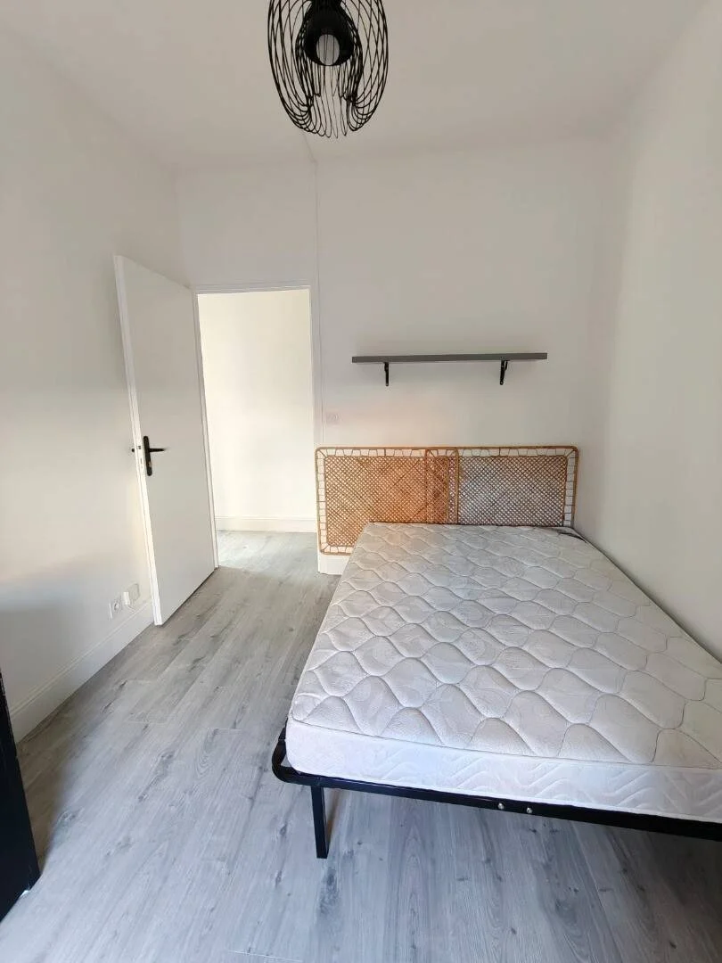 Room for rent in student apartment in , fully furnished
