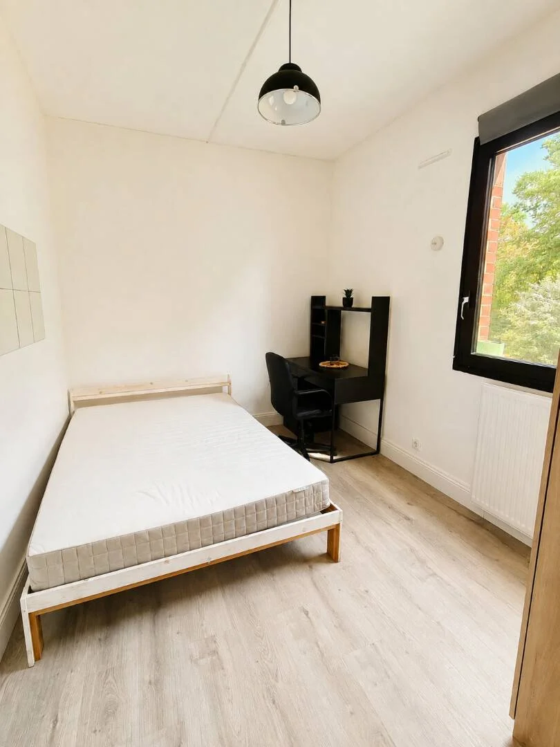 Cozy room for students available in 
