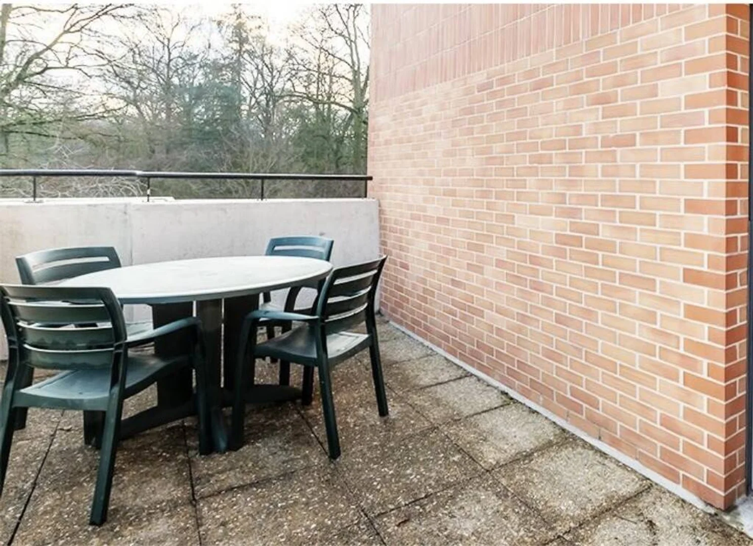 Economical student room with convenient location in 
