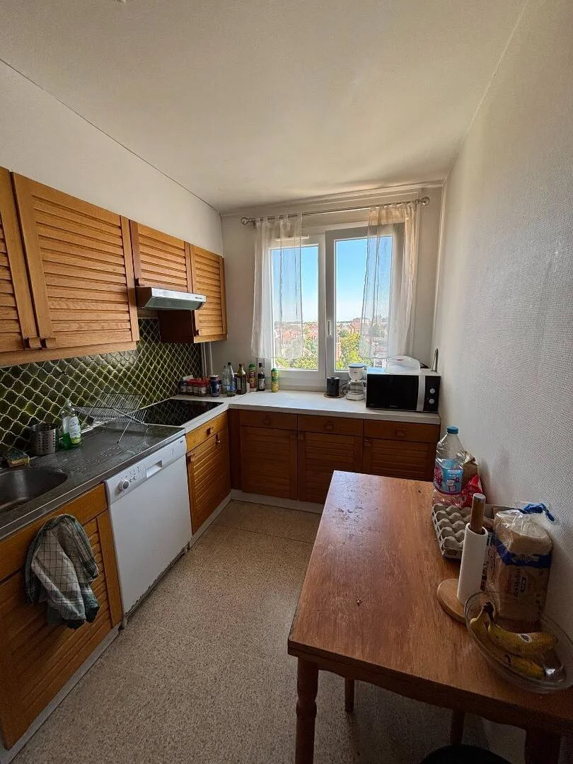 Quarto de estudante económico com localização conveniente em 