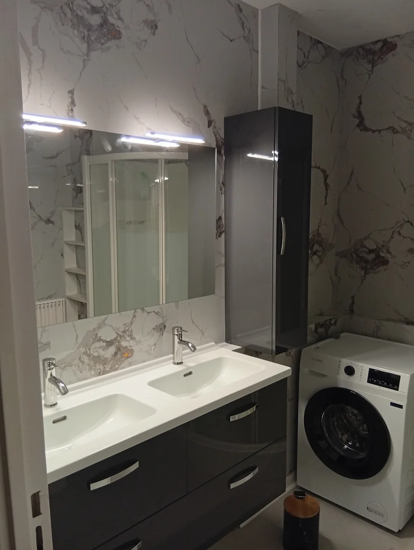Habitación acogedora para estudiantes disponible en 