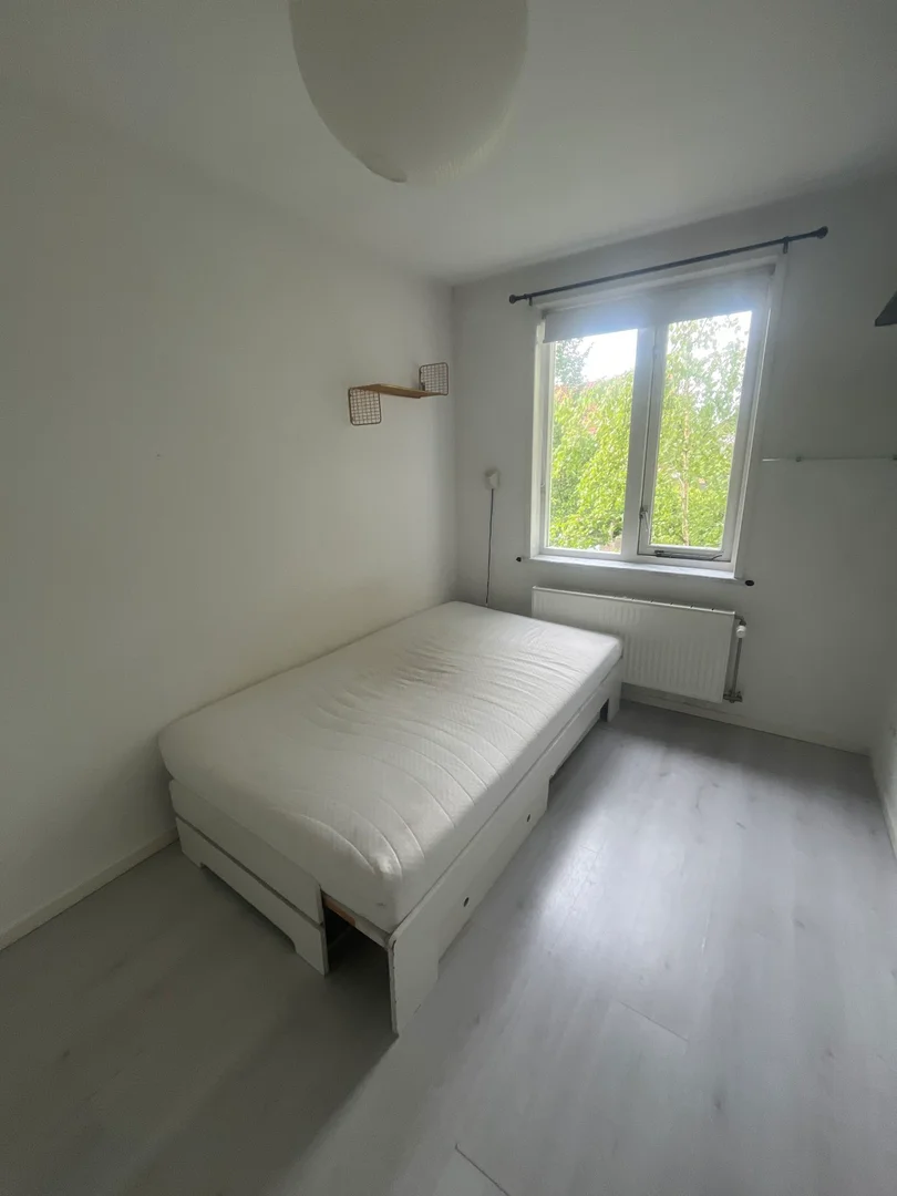 'de öğrenci dairesinde, tamamen mobilyalı kiralık oda