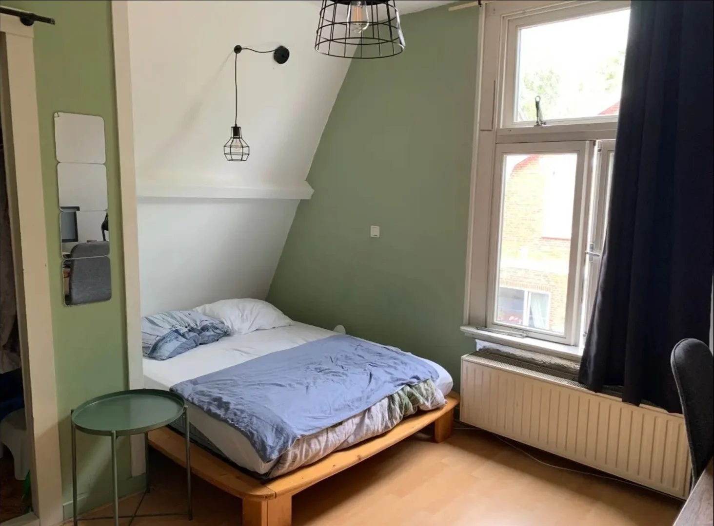 Cozy room for students available in 