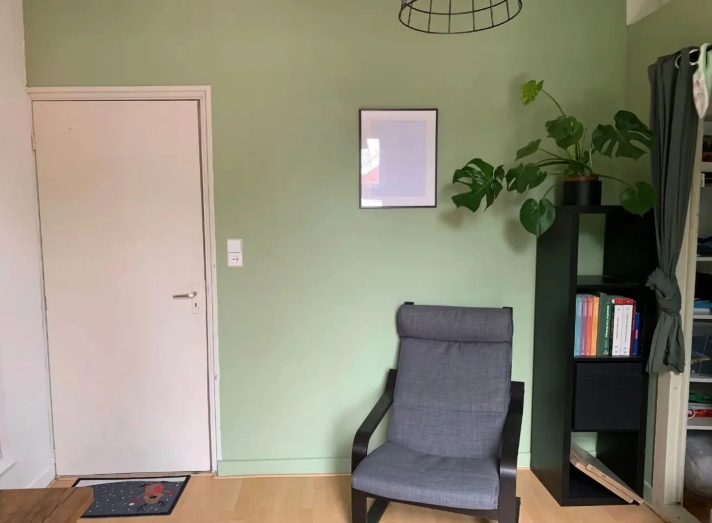Student-friendly room in  with modern amenities