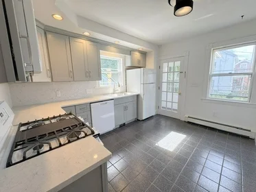 Appartamento intero in residence in 24, Shepard St., Unit 1, Brighton, Boston, MA, 02135, immagine 3 di 14