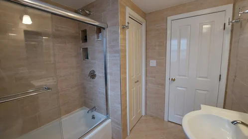 Appartamento intero in residence in 26, Lake Shore Ct., Unit 1, Brighton, Boston, MA, 02135, immagine 8 di 15