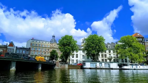 Entire apartment at Amstel, Amsterdam-Centrum, image 8 of 8
