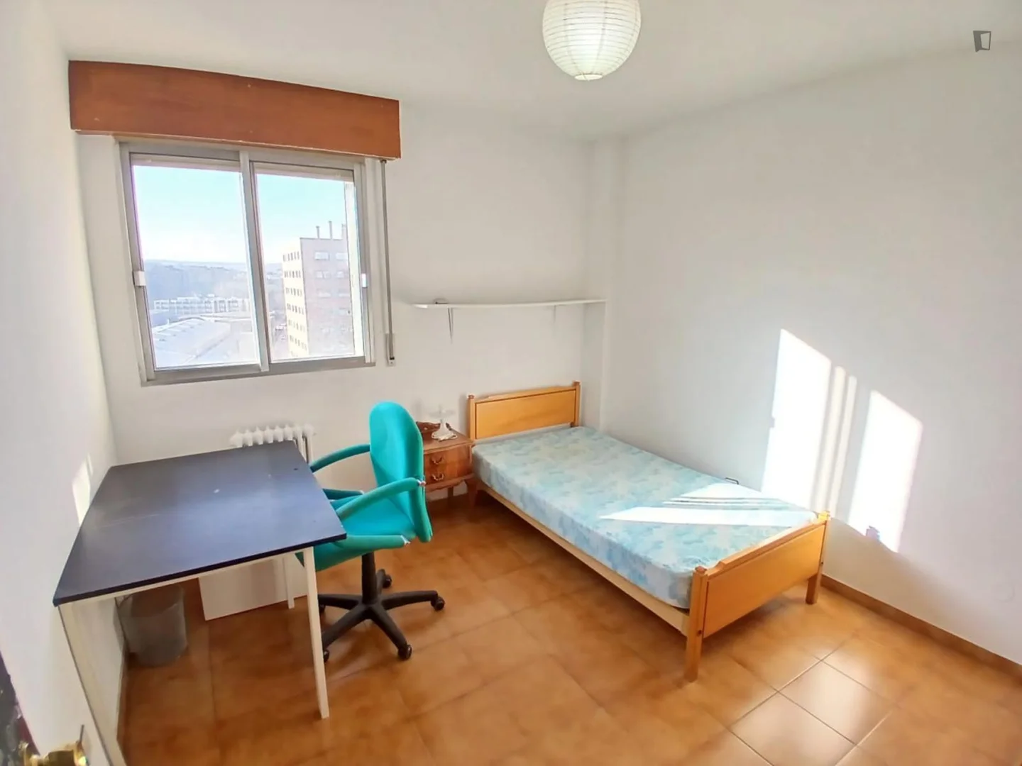 'de modern olanaklara sahip öğrenci dostu oda