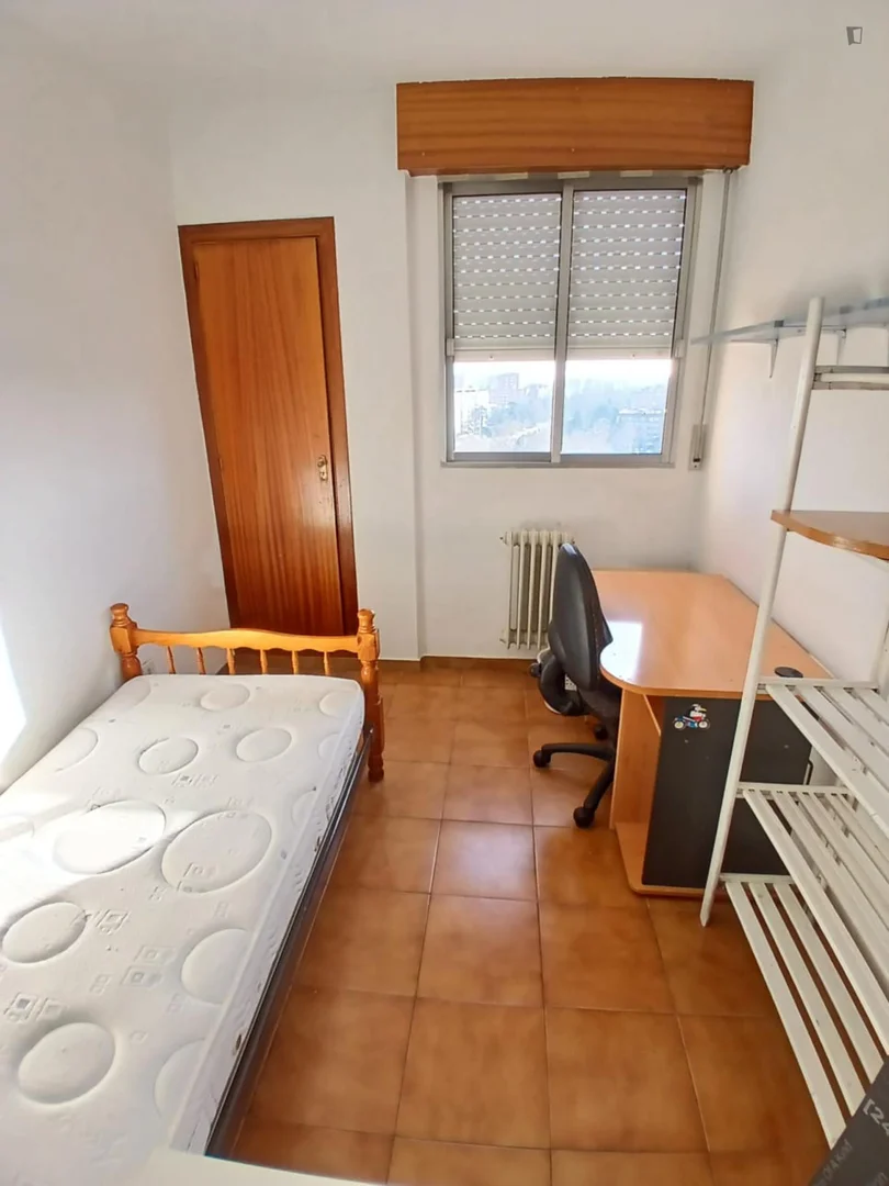 'de öğrenci dairesinde, tamamen mobilyalı kiralık oda