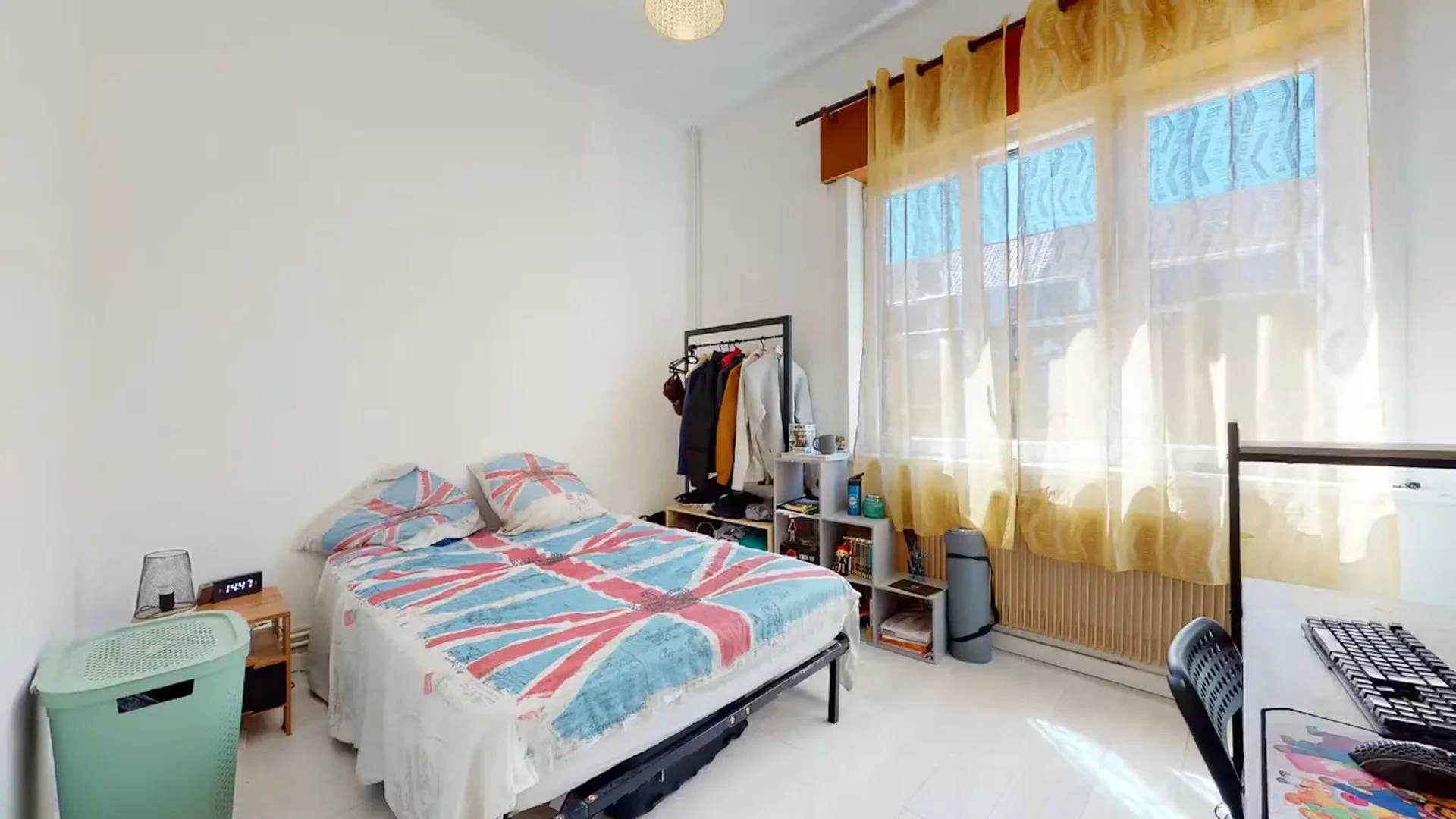 Affordable room for students with ample lighting in 