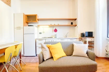 Logement entier à Viale Monza 49, image 3 de 18