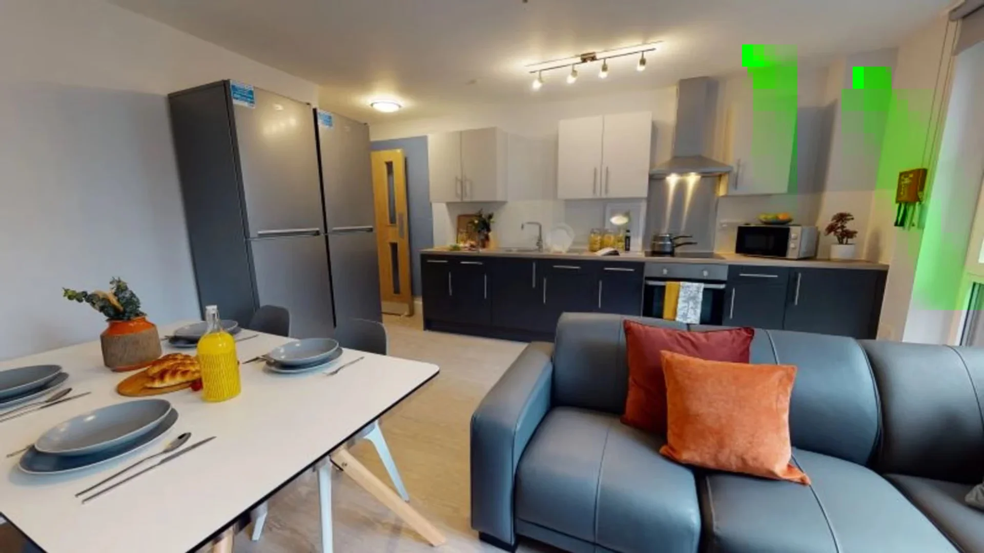 Economical student room with convenient location in 