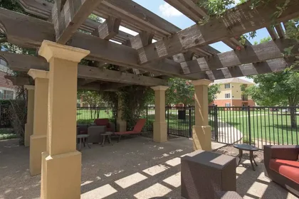 Habitación privada en Elmont Drive, imagen 39 de 49