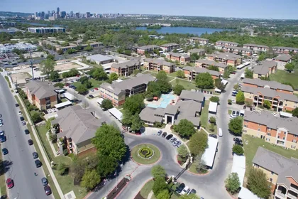 Habitación privada en Elmont Drive, imagen 44 de 49