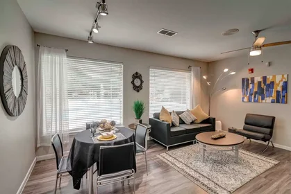 Habitación privada en Elmont Drive, imagen 9 de 49