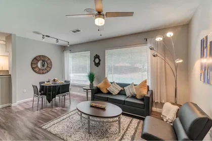 Habitación privada en Elmont Drive, imagen 10 de 49