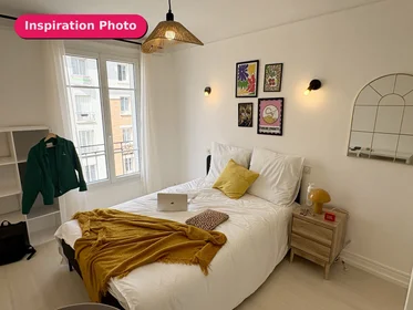 Chambre privée en résidence à 139 Cours Saint-Louis, image 2 de 5