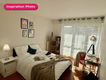 Chambre privée en résidence à 139 Cours Saint-Louis, image 3 de 5