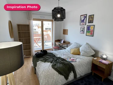 Chambre privée en résidence à 139 Cours Saint-Louis, image 5 de 5