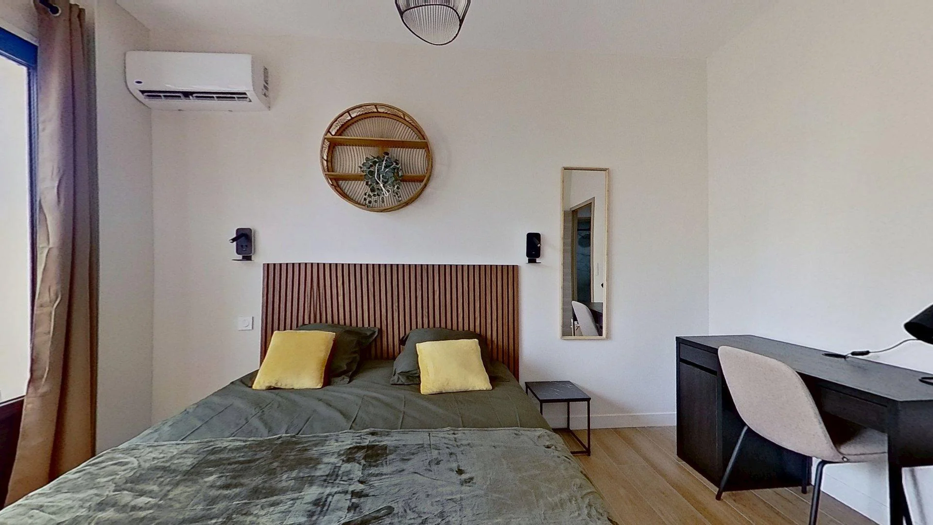 Quarto para alugar em apartamento de estudantes em , totalmente mobilado