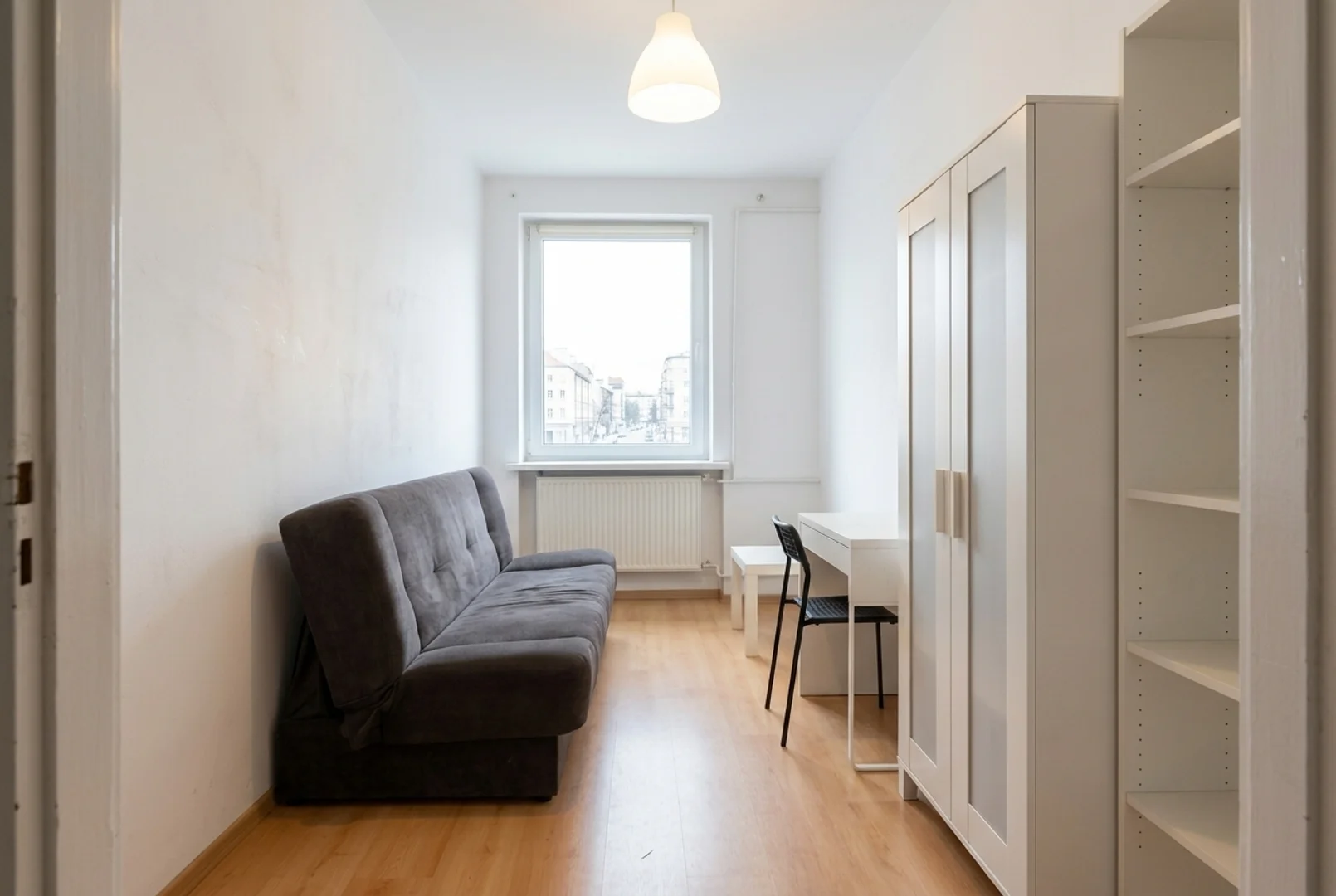 Funktionelles Studentenzimmer perfekt zum Studieren in