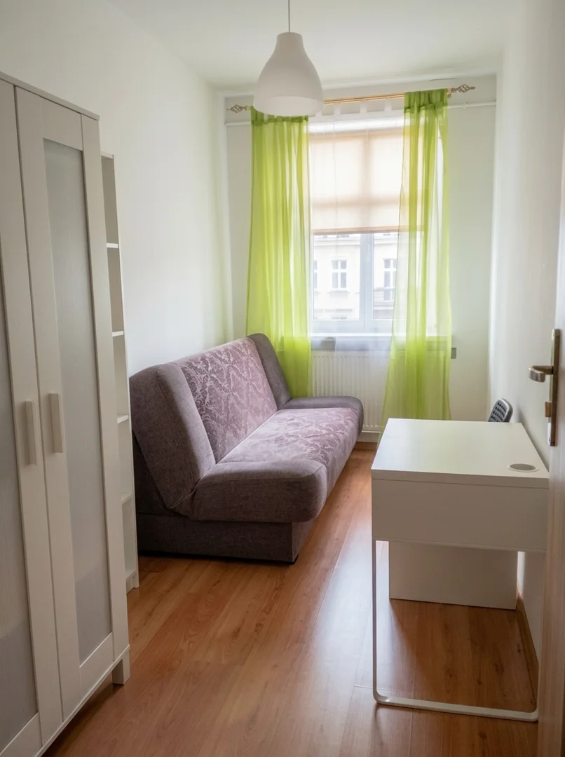 Room for rent in student apartment in , fully furnished