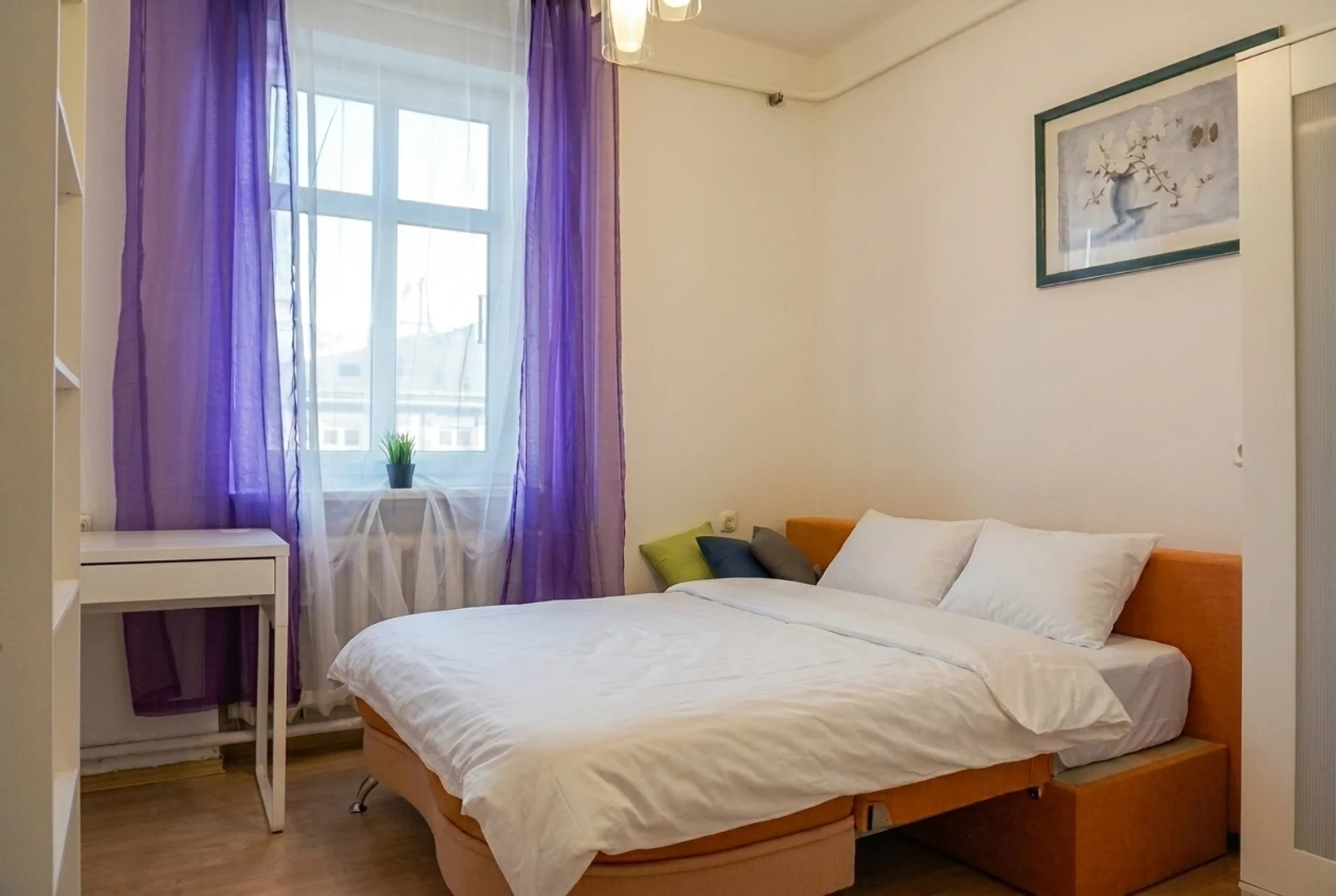 Bezahlbares Zimmer für Studenten mit ausreichender Beleuchtung in