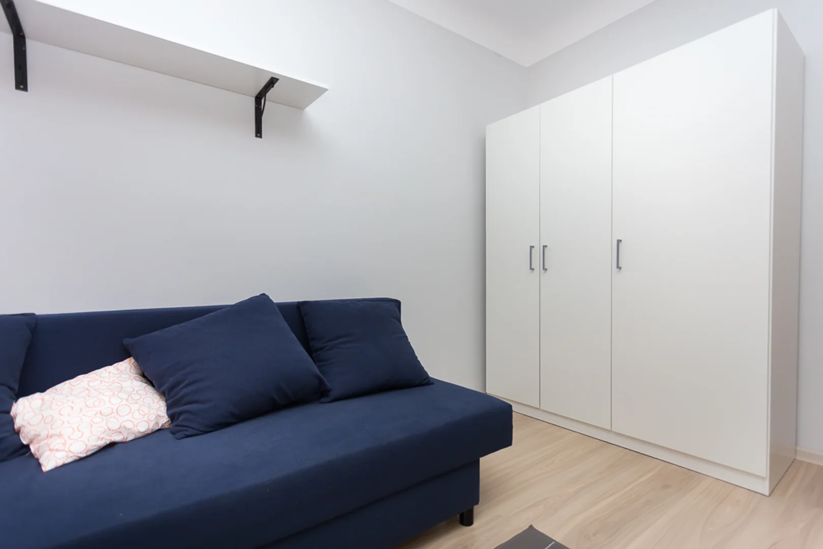 Bright and airy student room with easy university access in 